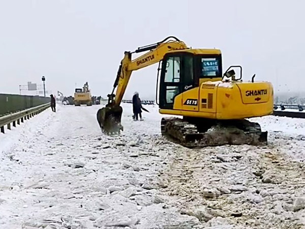 除雪保暢，山推鐵肩道義勇擔重任！